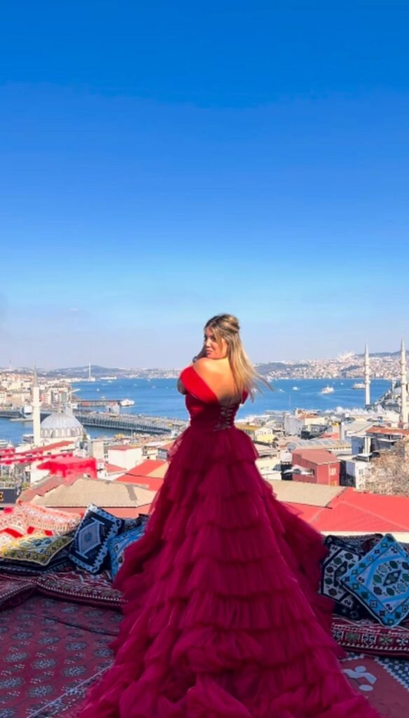 Yasmin Erbil, Wanda Nara'nın Pozlarını Görünce Sinirlendi!