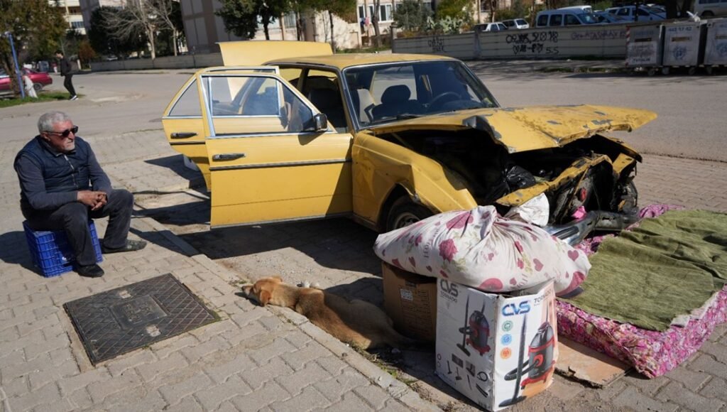 Sosyal Medyada Tanıştı, Evlendi; 62 Yaşındaki Adam Hurda Arabasında Yaşıyor ve Hayatı Kabusa Dönüştü!