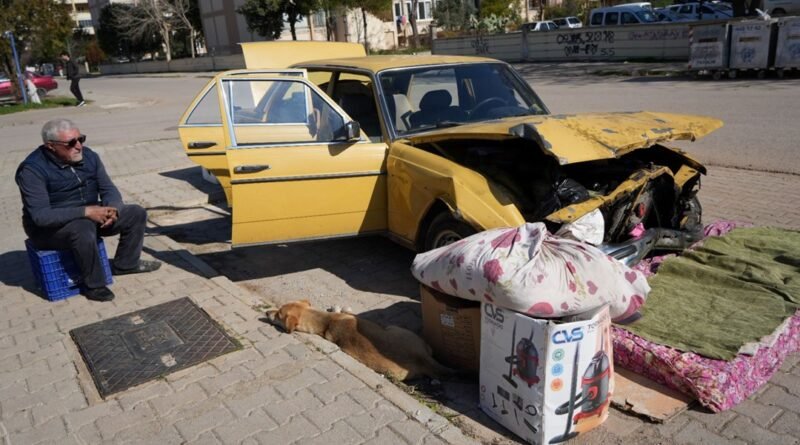 Sosyal Medyada Tanıştı, Evlendi; 62 Yaşındaki Adam Hurda Arabasında Yaşıyor ve Hayatı Kabusa Dönüştü!