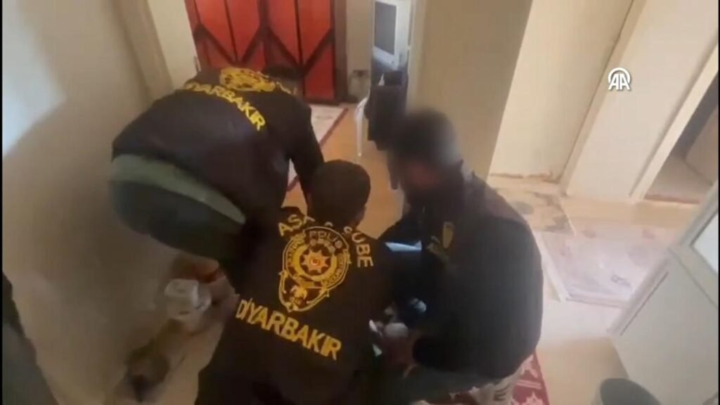 Diyarbakır'daki Sapkın İhlal: Cadde Kadınlarını Gizlice Çekip Sosyal Medyada Paylaşan Kişi Yakalandı!