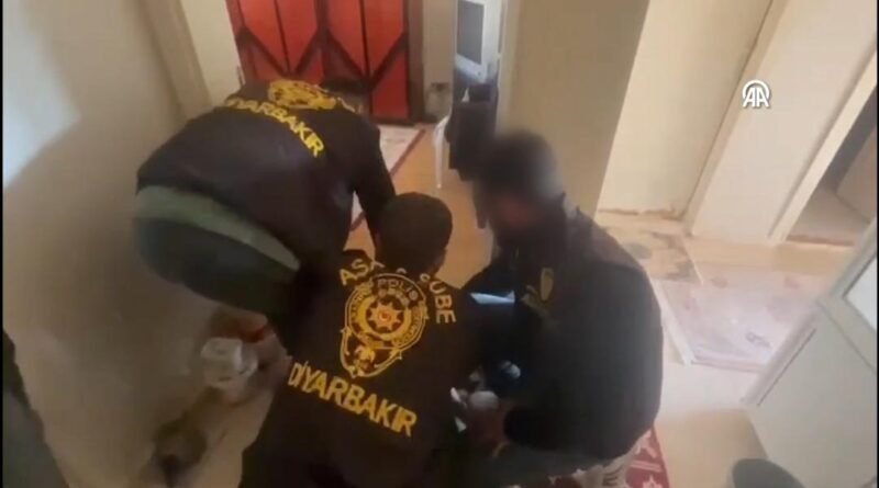 Diyarbakır'daki Sapkın İhlal: Cadde Kadınlarını Gizlice Çekip Sosyal Medyada Paylaşan Kişi Yakalandı!