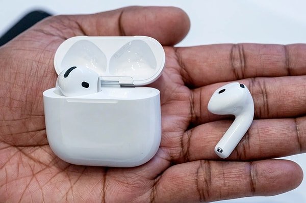 AirPods’un hangi modellerinin bu özelliği destekleyeceği henüz net değil.
