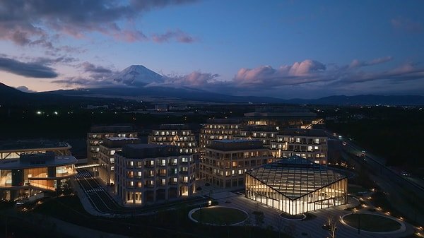 Toyota, 2021'de başlattığı Woven City projesi ile geleceğin şehirlerinin nasıl olabileceğini keşfetmek istiyor.