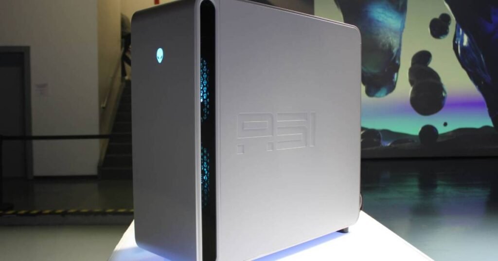 Alienware Area-51 Oyun PC'si Geri Döndü! Şimdi 400 Dolar İndirimle Satışta!