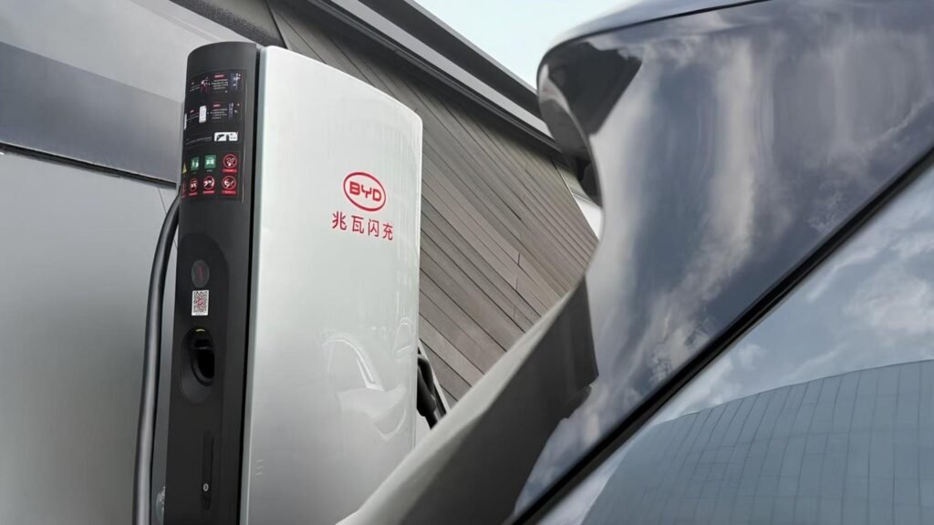 BYD'den 1000 kW Gücünde Şarj İstasyonu: 5 Dakikada 400 Km Menzil!