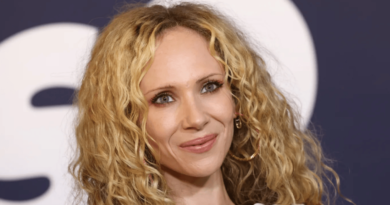 Juno Temple, Apple TV+ ve A24'ün Ortak Yapımı "The Husbands" Dizisinde Başrolü Üstlenecek - Haberler