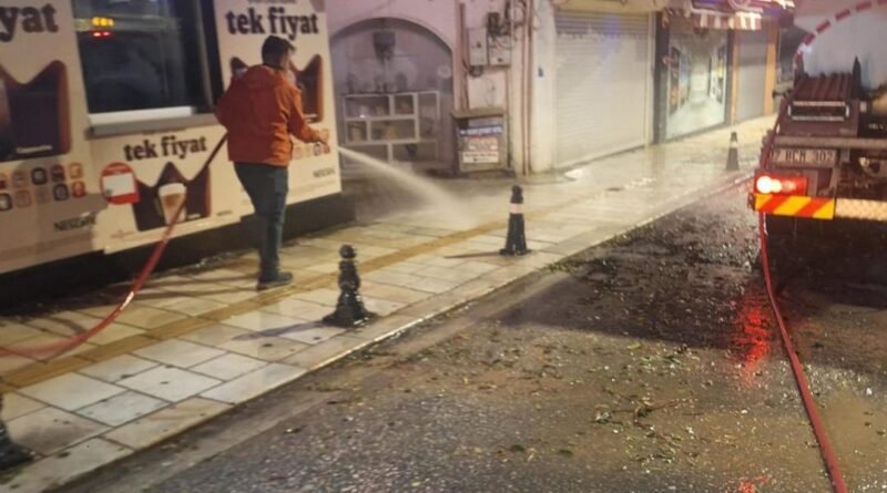 Sert Hava Koşulları Muğla'yı Vurdu: Fırtına, Toz Yağmuru ve Sel Sorunları