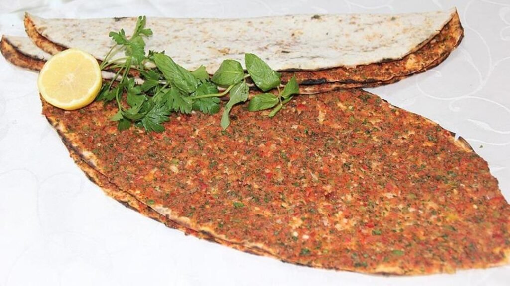 Sezon Öncesi Bodrum'da Lahmacun Fiyatları Tartışma Yarattı! Seray Sever'in 2200 TL Duyduğunda Yaptığı Yorum: "Kıymanın Yerine Altın mı Koyuyorlar?" - Finans Haberlerinin Güvencesi
