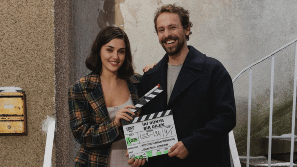 Hande Erçel ve Metin Akdülger’in ‘İki Dünya Bir Dilek’ Filminden İlk Kamera Arkası Görüntüleri Yayınlandı