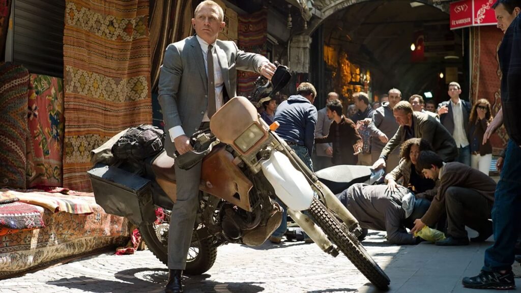 Yeni James Bond filminin çekimleri Londra'da başladı.
