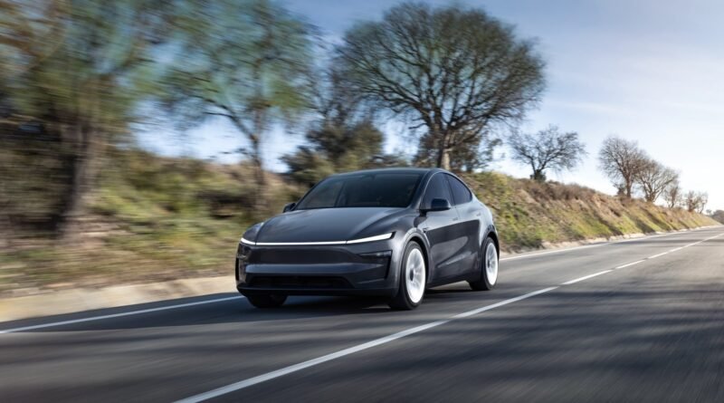 Tesla, bahar güncellemesiyle araçlarına yenilikler ekledi.