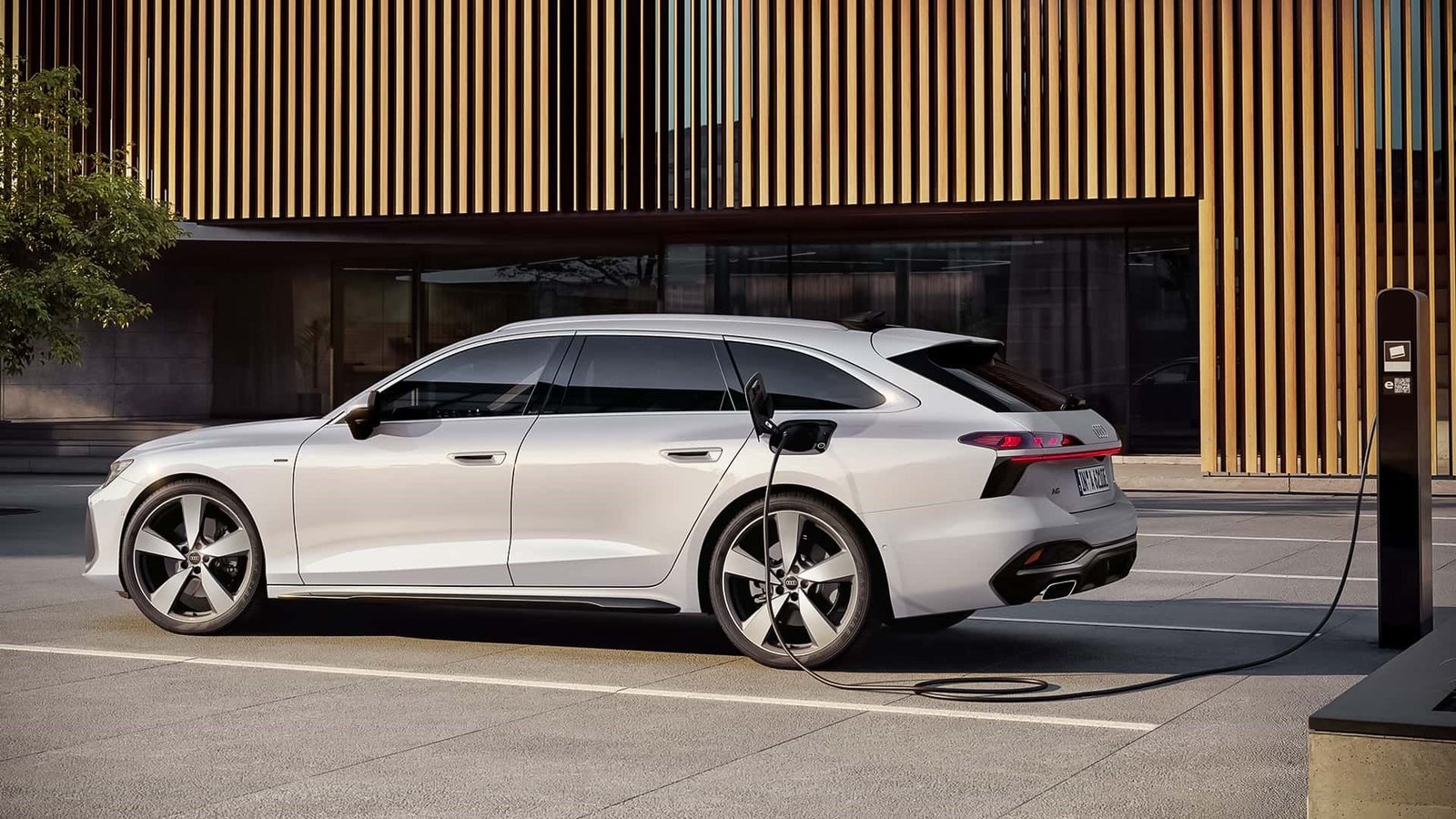 2025 Audi A6 e-hybrid tanıtıldı: Tasarımı ve özellikleri