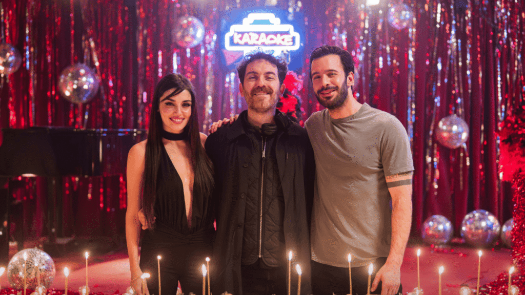 "Hande Erçel ve Barış Arduç'un Yer Aldığı 'Aşkı Hatırla' Dizisinin Teaser Afişi Yayınlandı!" - Haberler