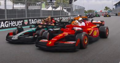Formula 1 Pilotları Gerçek Boyutlu LEGO F1 Araçlarını Kullanıyor
