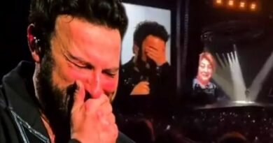 Tarkan Sahnede Gözyaşlarını Tutamadı: Acım Acınız Oldu - Son Dakika Magazin Haberleri