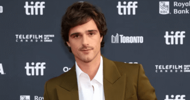 Jacob Elordi, Oyunculuğa Ara Vermeyi Planlarken "Uğultulu Tepeler" ile Geri Döndü - Son Gelişmeler