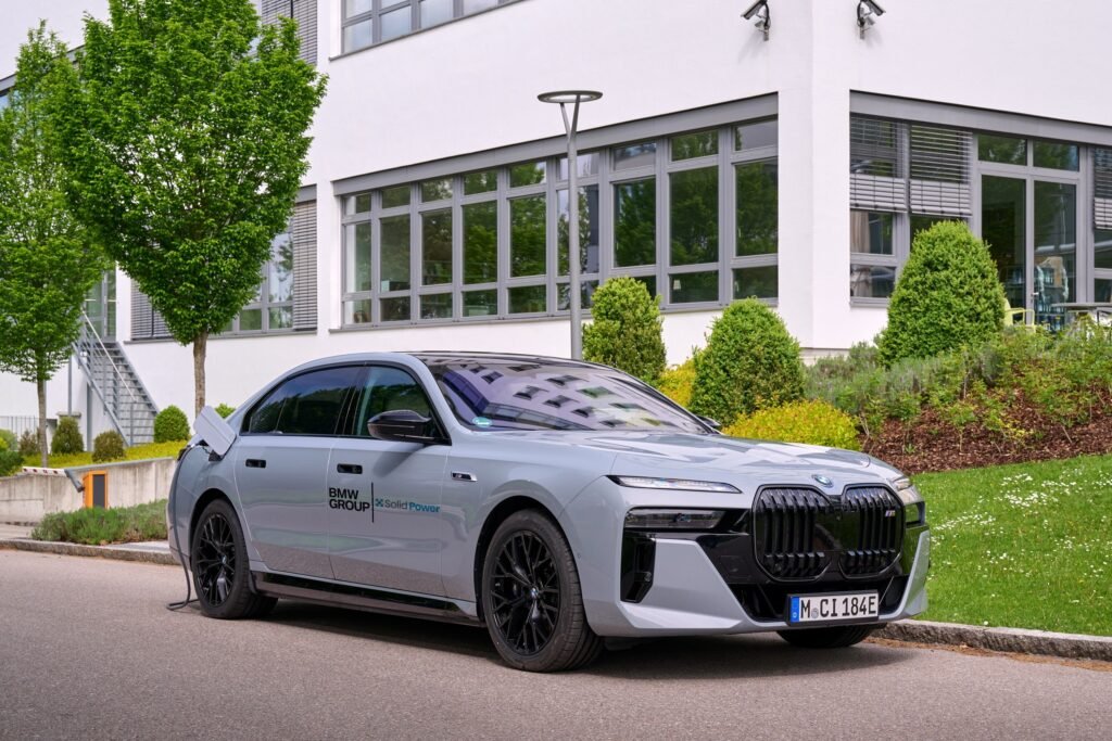BMW, Artan Menzil İçin Katı Hal Batarya Testlerine Başladı