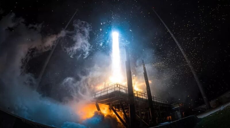 Eski Google CEO'su Uzayda Veri Merkezleri Kurmayı Planlıyor