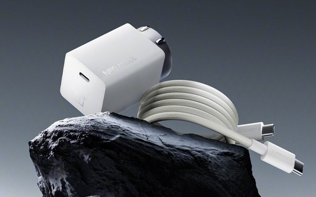 OnePlus, 100W "Kompakt" GaN Şarj Adaptörünü Piyasaya Sürdü