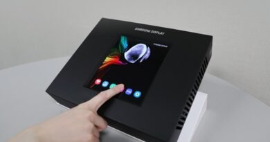 Samsung, Parmak İzi Sensörlü Tam Ekran OLED Panelini Tanıttı