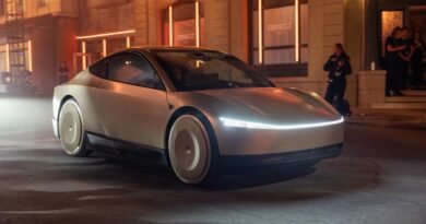 Tesla'nın Robotaksi Hizmeti Uzaktan Yönetilecek