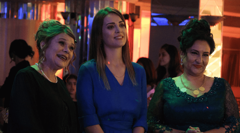 İrem Sak'ın Yeni GAİN Dizisi: "Modern Kadın" Hayatın Gerçeklerini Mizahla Bir Araya Getiriyor
