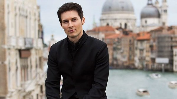 Fransız dergi Le Point’e verdiği röportajda ilginç açıklamalarda bulunan 40 yaşındaki Rus milyarder, üç farklı partnerden altı çocuğu olduğunu, ayrıca sperm donörlüğü sayesinde 12 ülkede 100’den fazla çocuğun biyolojik babası olduğunu belirtti.