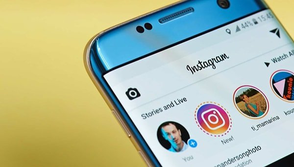 6. Instagram'da bir fenomenin o gün paylaştığın hikayeleri izlediğini fark ettin.