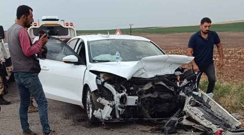 Diyarbakır'da İki Araç Kafa Kafaya Çarpıştı: 1 Ağır, 5 Yaralı