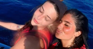 Devrim Özkan Jet Skiye Bindi! Küçük Bikinisiyle Gündem Oldu