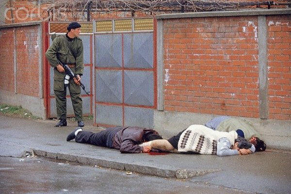 9. 11 Temmuz 1995 - Ratko Mladiç komutasındaki VRS (Bosna Sırp Cumhuriyeti Ordusu) birlikleri Srebrenitsa’ya girdi.