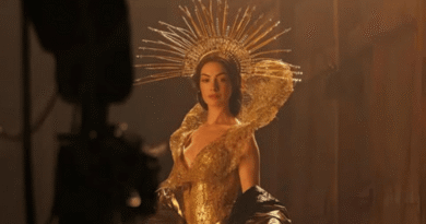 Anne Hathaway, A24'ün "Mother Mary" Setinde Duygusal Anlar Yaşadı - Haberler
