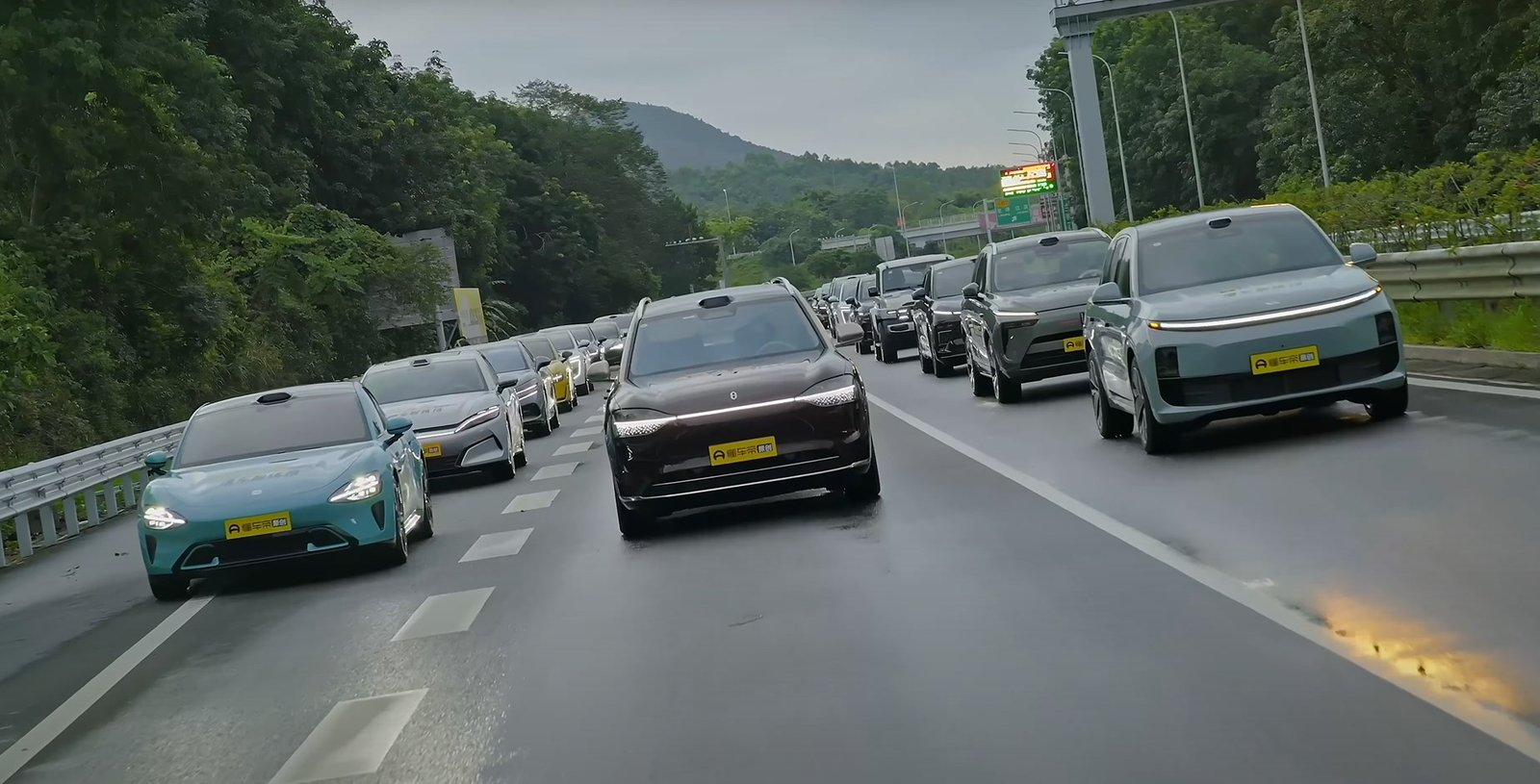 Gerçek yol koşullarında kapsamlı otonom sürüş testi: Kim lider?
