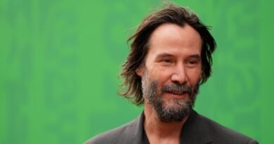 Keanu Reeves, sosyal medya dolandırıcıları nedeniyle her ay binlerce dolar kaybediyor