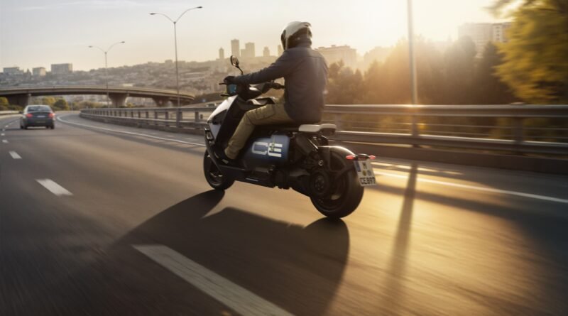 BMW'nin CE 04 Elektrikli Scooter Modeli Yenilendi
