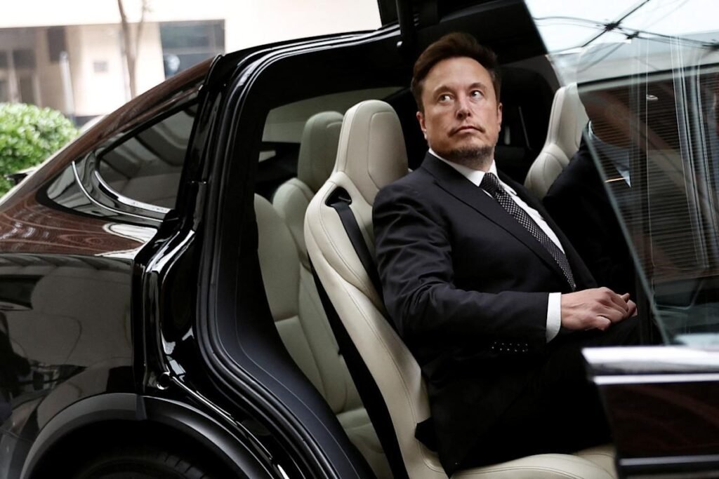 Elon Musk, Tesla'nın Üst Düzey Yöneticisini İşten Çıkardı