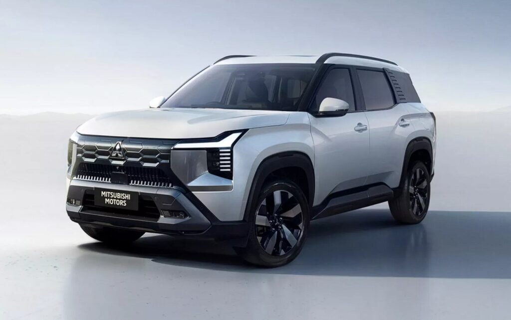 Mitsubishi, 7 Kişilik SUV Modeli Destinator'u Tanıttı