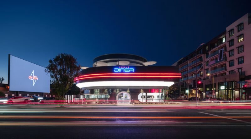 Tesla, İlk Restoranını Açtı: Araç Şarjı ile Akşam Yemeği Keyfi!