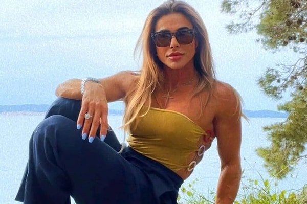“Fiziksel bir varlık olmadan bile yakınlık kurulabileceğini fark ettim. Théo, hayal gücümü uyandıran sahneler anlattı, ben de ona yanıt verdim. Bu, fiziksel bir teması aşan bir erotizmdi.”