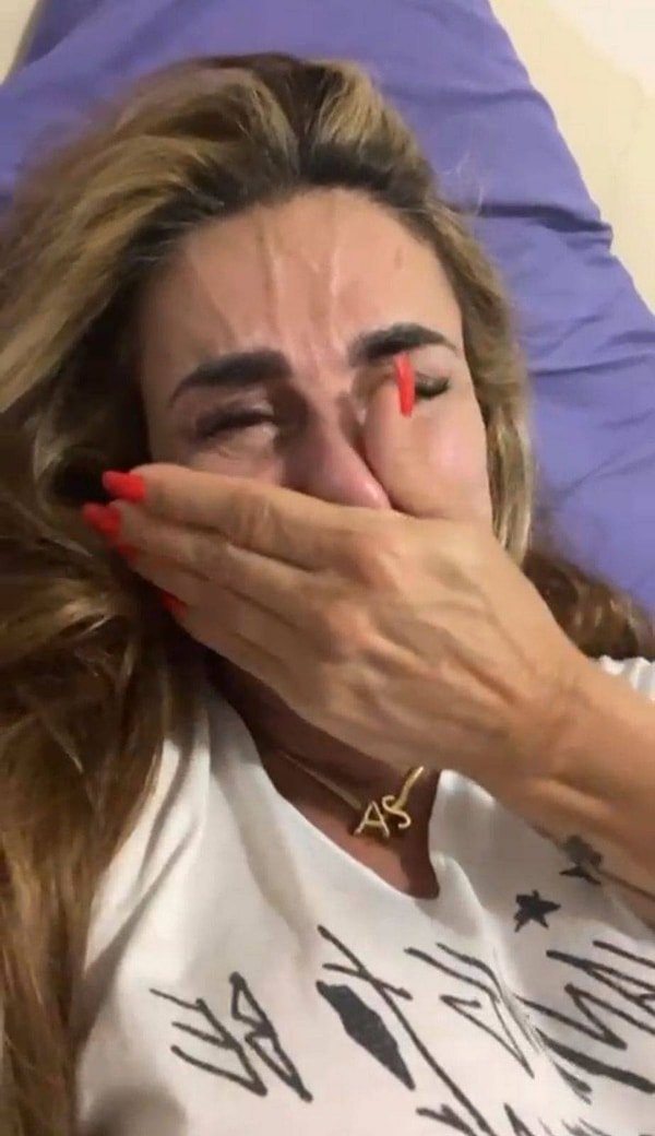 Andrea, Théo ile kurduğu bağı sıradan bir dijital etkileşimden çok daha fazlası olarak tanımlıyor.