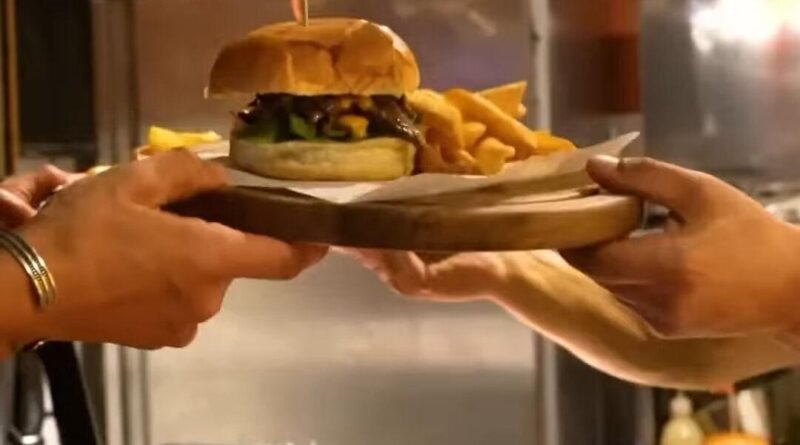 Ünlü Şefin Hamburgeri Fiyatıyla Olay Yarattı! "Bunu Yiyen 15 Gün Et Yemez" - TREND