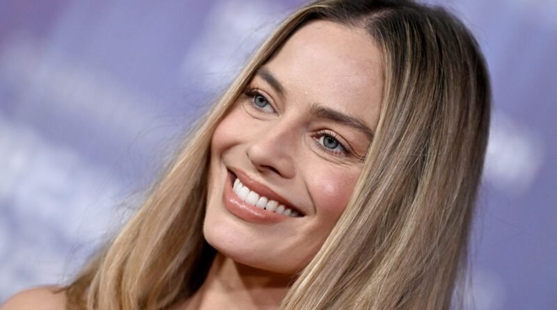 Barbie yıldızı Margot Robbie, Tim Burton’ın Attack of the 50 Foot Woman yenisi için başrolü kapabilir.