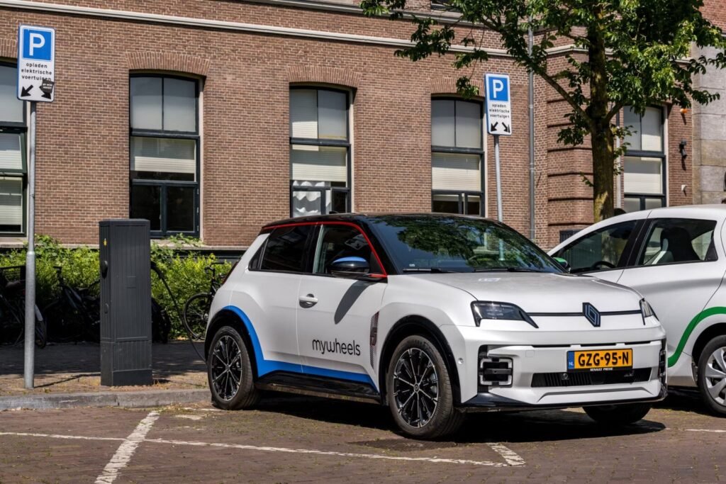 Utrecht'teki Elektrikli Araçlar Şebekeyi Destekliyor