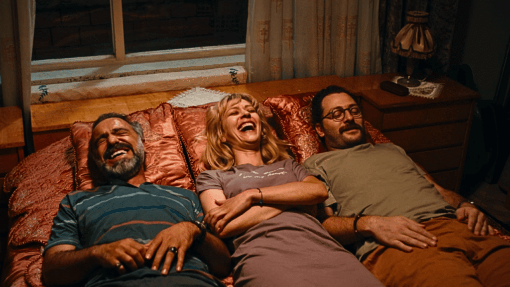 Vuslat Saraçoğlu'nun Ödüllü Filmi "Bildiğin Gibi Değil" Ekim Ayında Sinemalarda! - Haberler