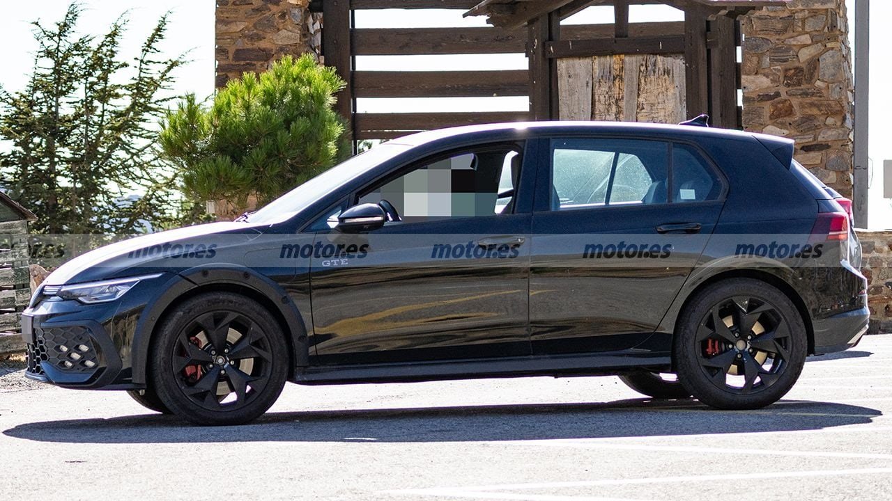 Yeni nesil Volkswagen Golf test edilirken görüntülendi