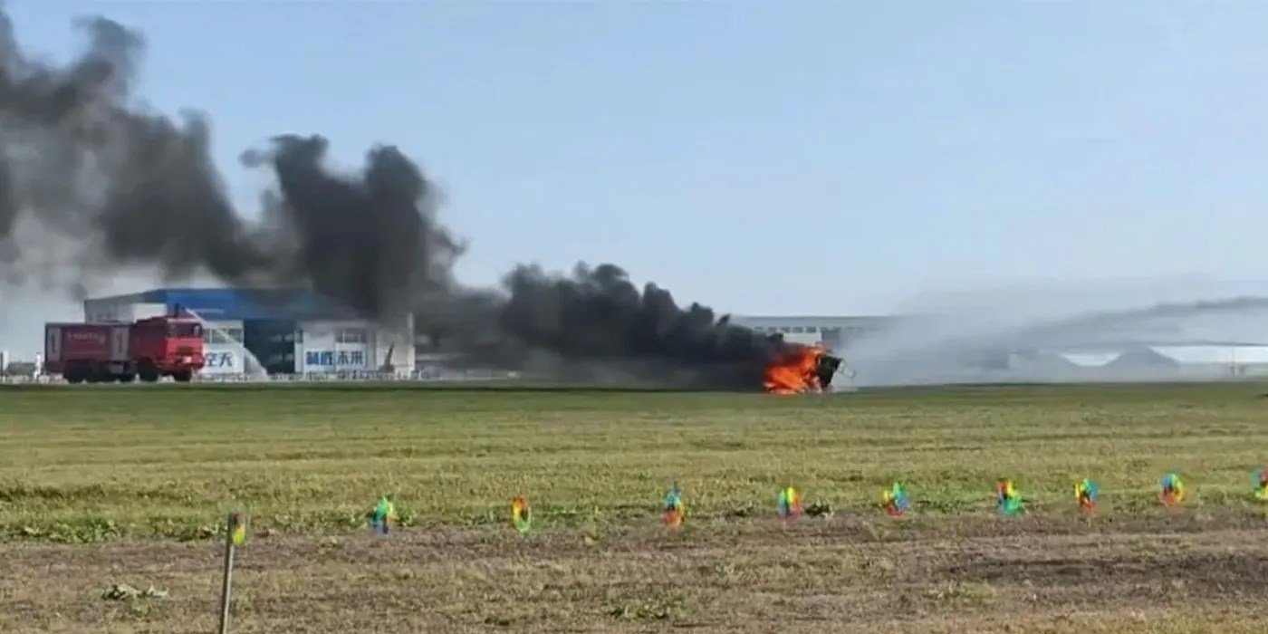 Çinlilerin uçan arabaları havada çarpıştı