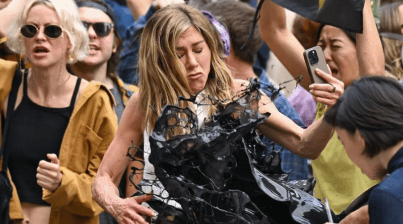 4. Sezon Fragmanı Yayında: Jennifer Aniston'un Boyalı Protesto Sahnesi Gündem Oldu - Haberler