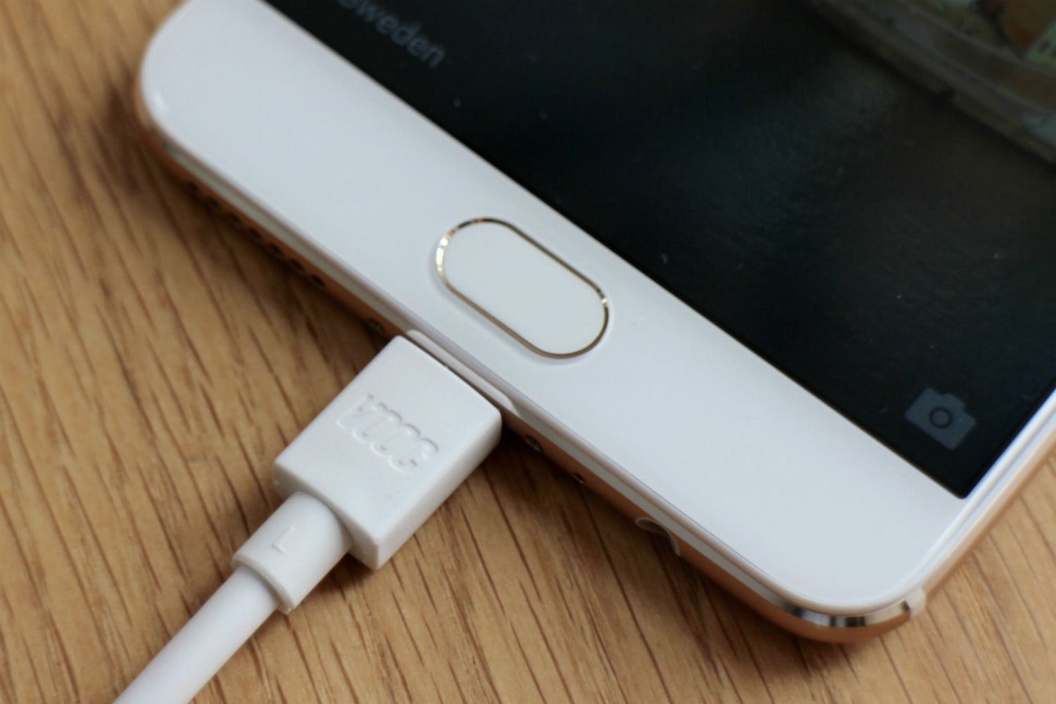 Apple çabuk yıpranan şarj kablosuna çözüm getiriyor