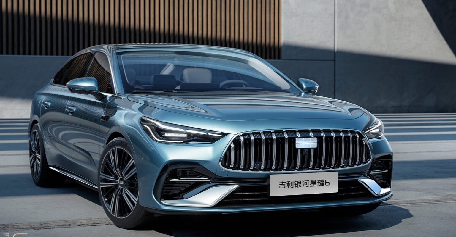 Çinli Geely, yeni şarj edilebilir hibrit sedan modelini tanıttı