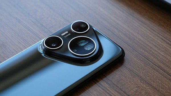 HUAWEI Pura 80 Ultra, şıklığı ve premium hissiyle dikkat çekiyor.
